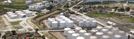 Três empresas vão disputar área de granéis líquidos no porto de Santos