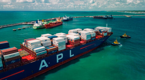 Suape recebe maior navio de cargas já atracado em águas pernambucanas