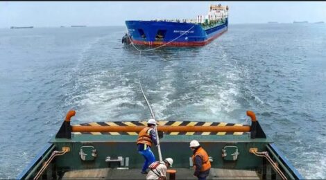 Como é a operação do rebocador offshore? Espinha dorsal das atividades marítimas, assegurando a atracação e desatracação seguras dos navios