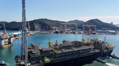 P-79 deixa estaleiro sul-coreano rumo ao Brasil