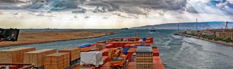 Viagem regular por Suez sinaliza volta de conteineiros ao Mar Vermelho, avalia Xeneta