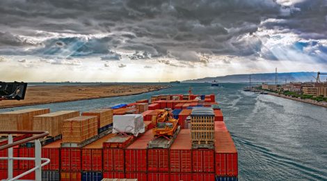 Viagem regular por Suez sinaliza volta de conteineiros ao Mar Vermelho, avalia Xeneta