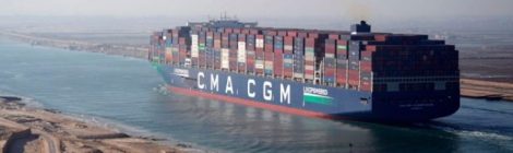 Porta-contêineres cruzam o Canal de Suez pela primeira após dois anos