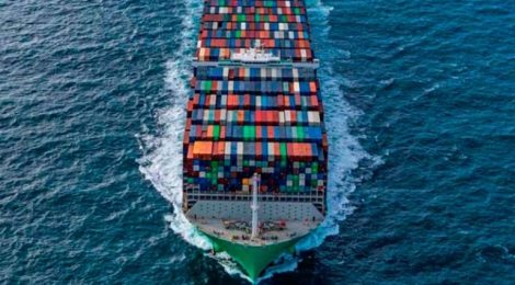 Maersk e CMA CGM suspendem rotas que operam via Oriente Médio por questão de segurança